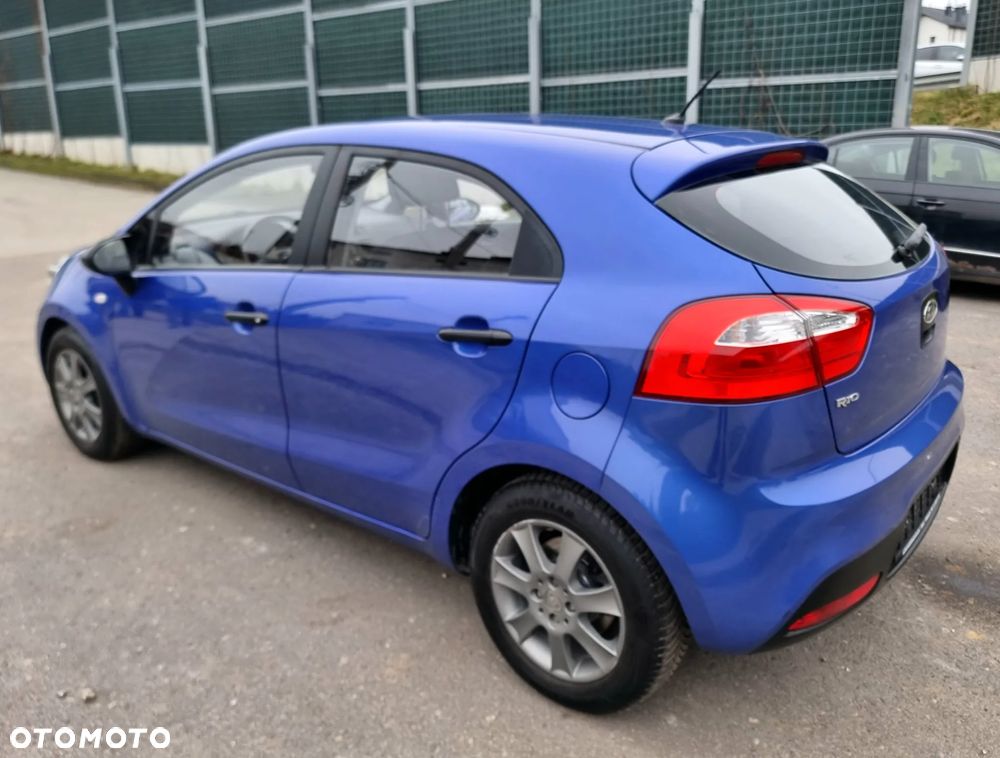 Kia Rio - 5