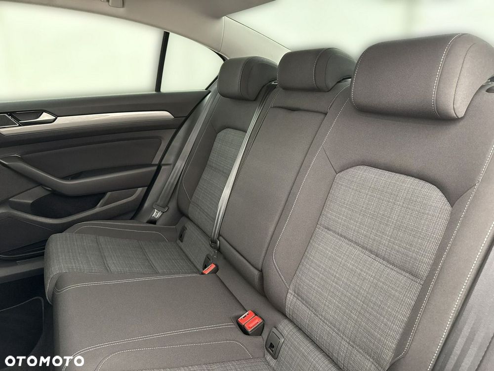 Volkswagen Passat - 19