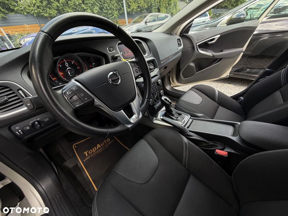 Volvo V40 D4 Geartronic Momentum - 19