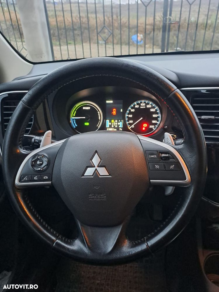 Mitsubishi Outlander 2.0 MIVEC AS&G CVT 4WD Intense E02 - 4