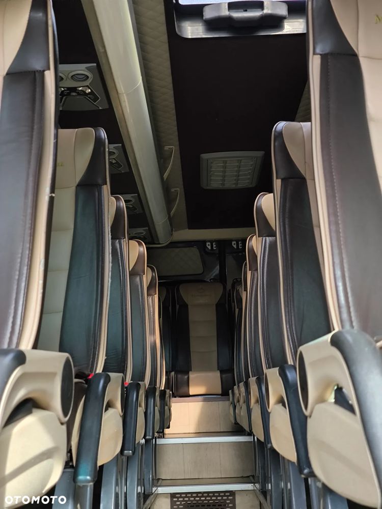 Mercedes-Benz Sprinter - 12