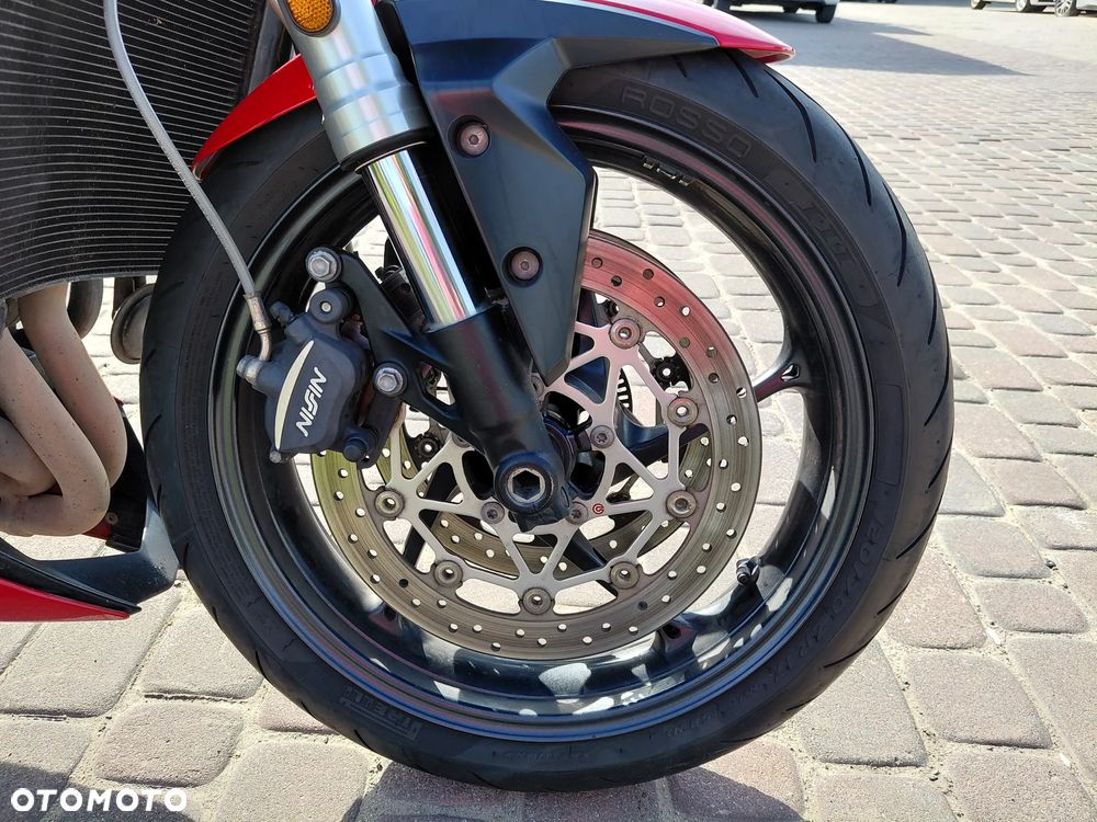 Triumph Street Triple - 7