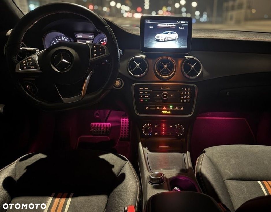 Mercedes-Benz CLA 200 7G-DCT AMG Line - 10