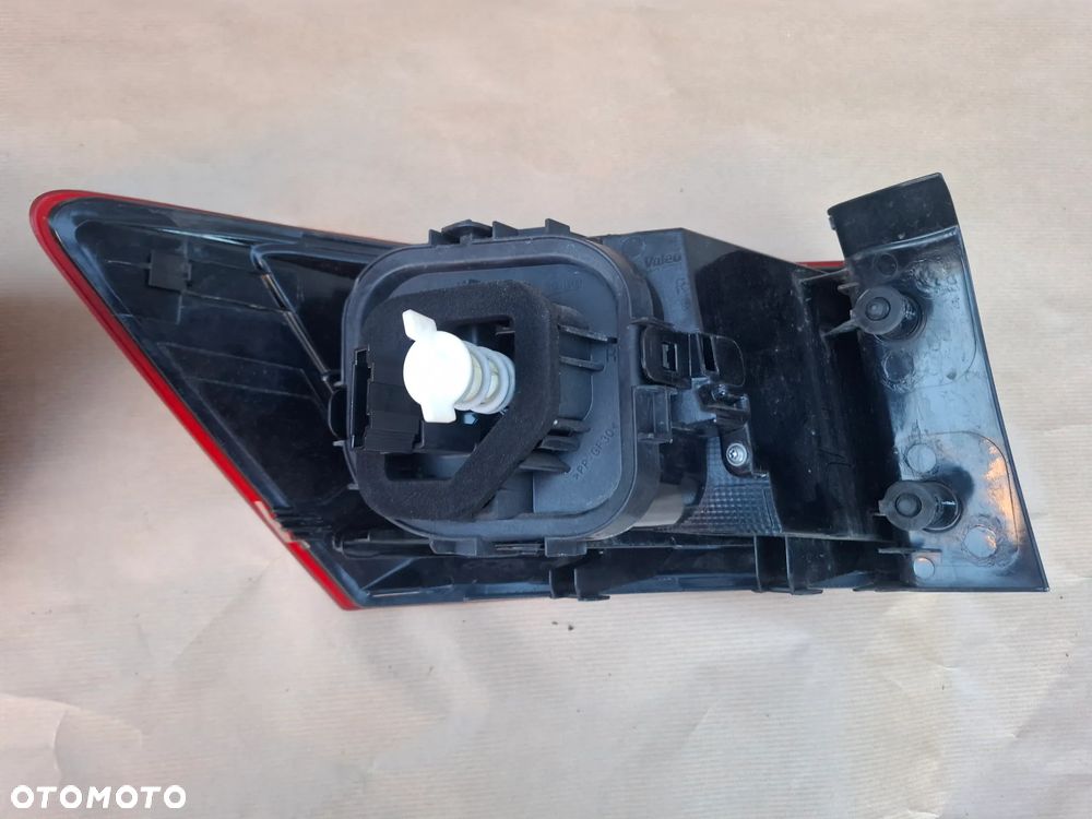 Seat ATECA LIFT 2023R LAMPA TYŁ TYLNA PRAWA LEWA W BŁOTNIK EUROPA - 7