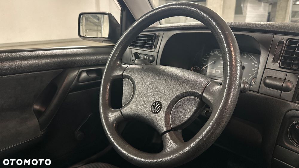 Volkswagen Golf - 8