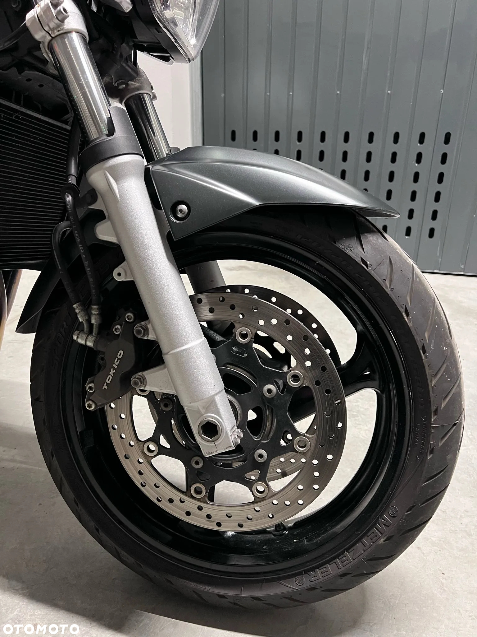 Suzuki GSR - 10