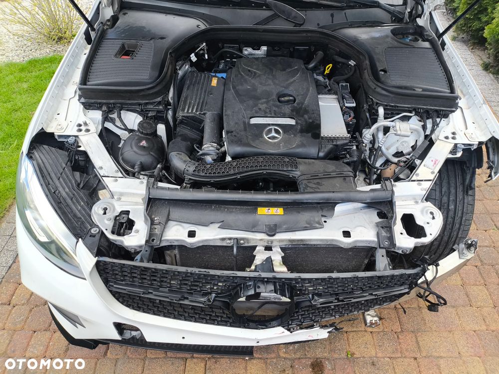 Mercedes-Benz GLC 300 4Matic 9G-TRONIC AMG Line - 27