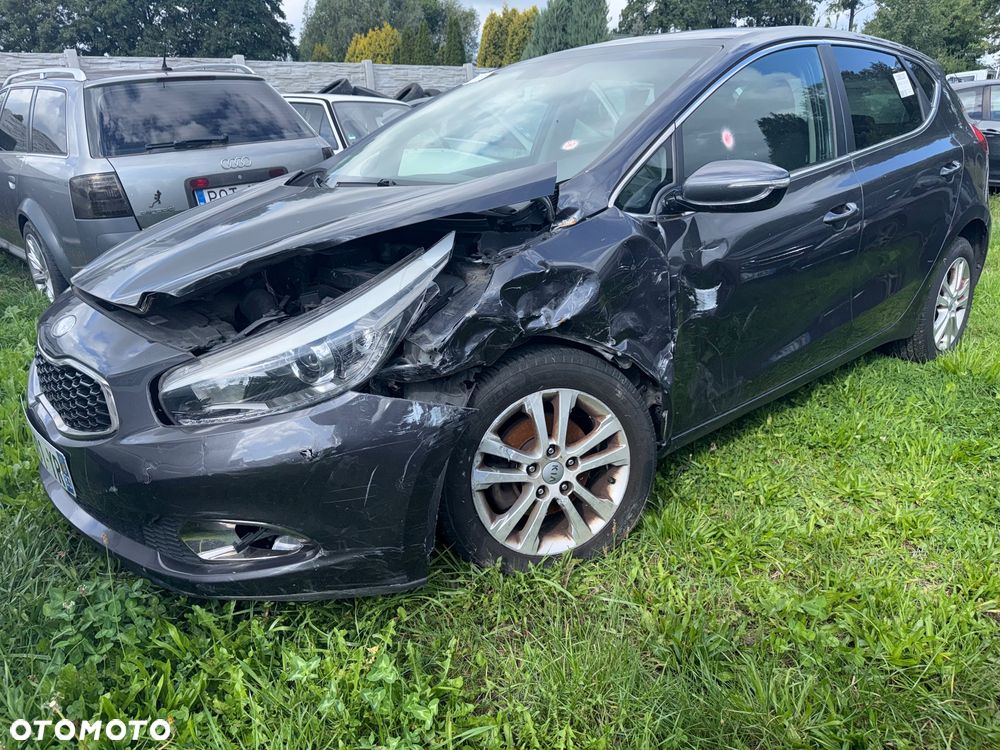 Kia Ceed 1.6 CRDi 128 Fifa World Cup Edition - 9