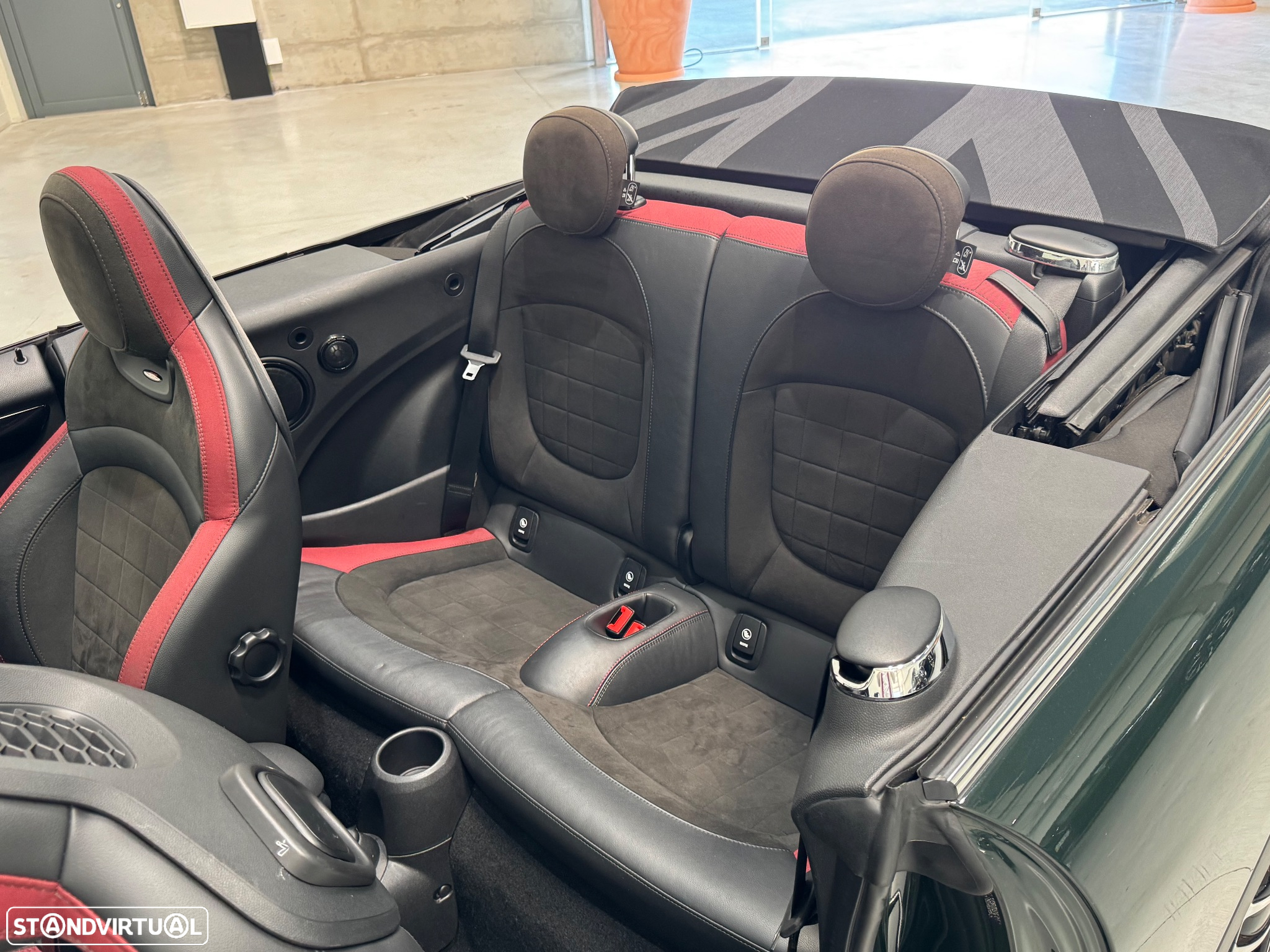 MINI Cabrio John Cooper Works - 28