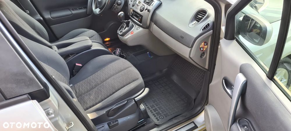 Renault Scenic 2.0 16V Emotion Plus - 10