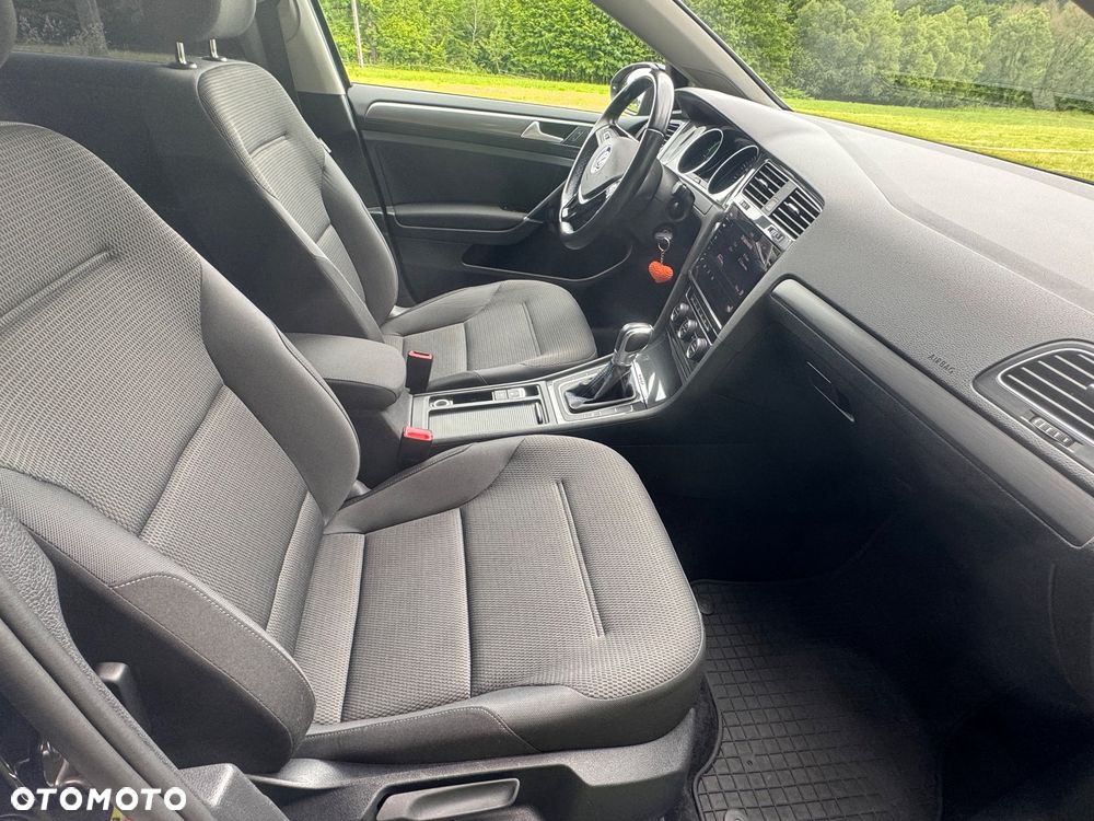 Volkswagen Golf - 22