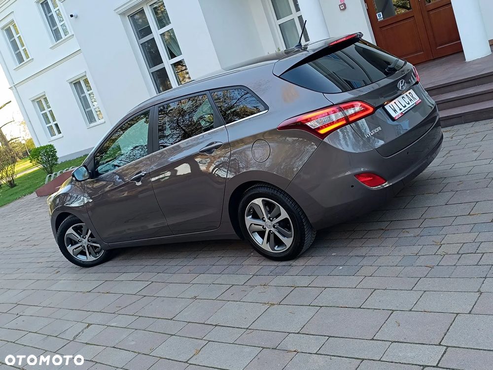 Hyundai i30 blue Kombi 1.6 CRDi Passion - 12