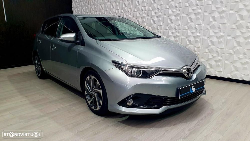 Toyota Auris 1.4 D-4D Com. +P.Techno+P.Sport - 2