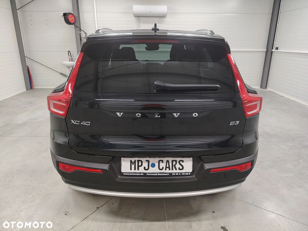 Volvo XC 40 B3 Plus Dark - 11