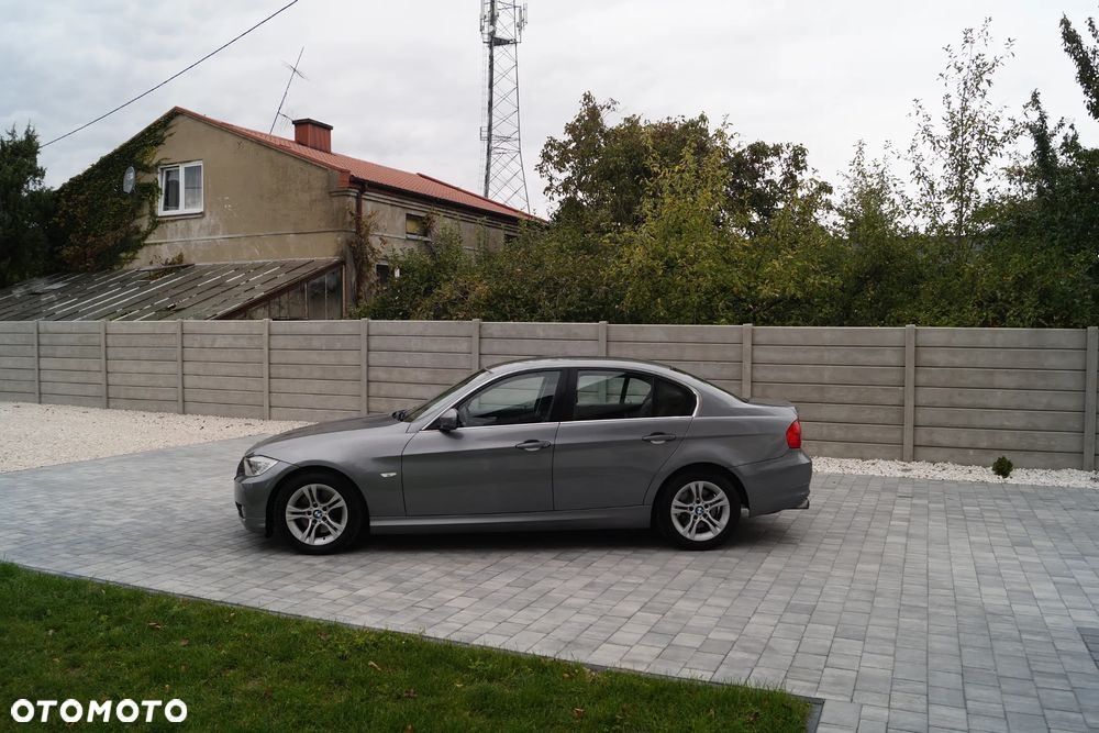 BMW Seria 3 325i - 32