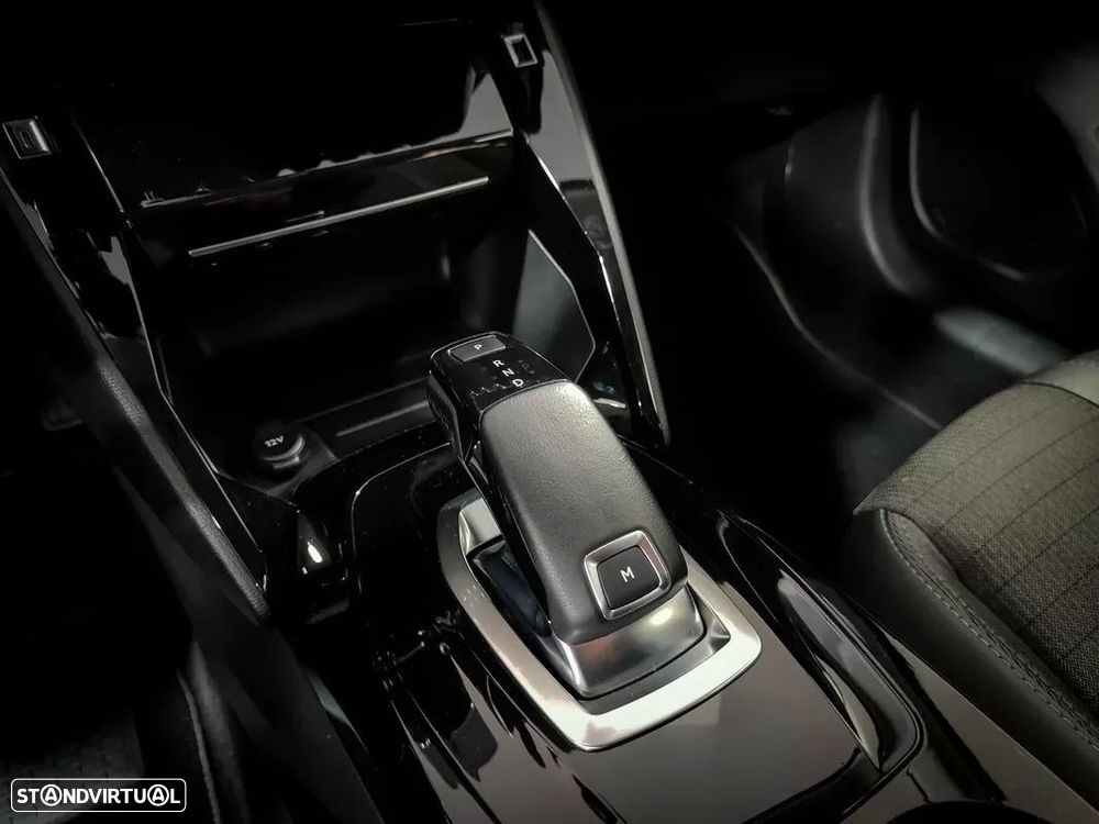 Peugeot 208 1.2 PureTech Allure EAT8 - 44