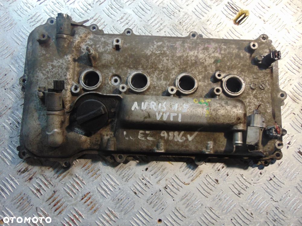 pokrywa zaworów toyota auris 1,8 16 v - 3