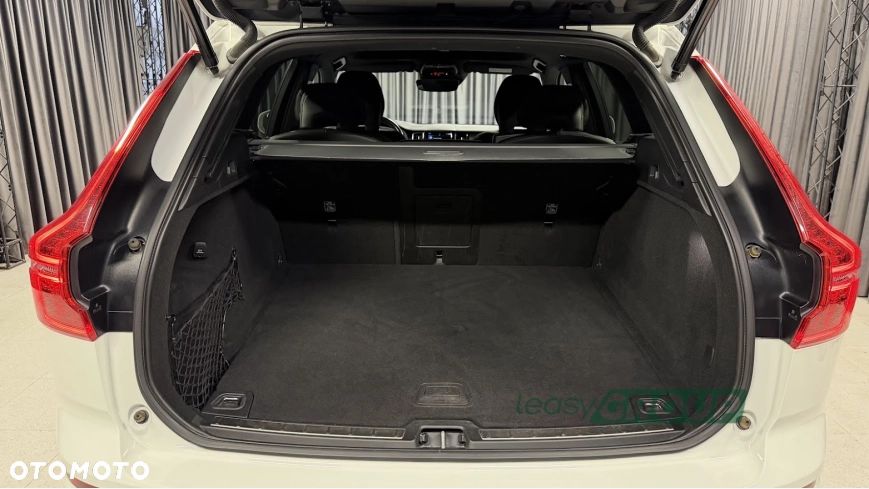 Volvo XC 60 D4 AWD Geartronic RDesign - 16
