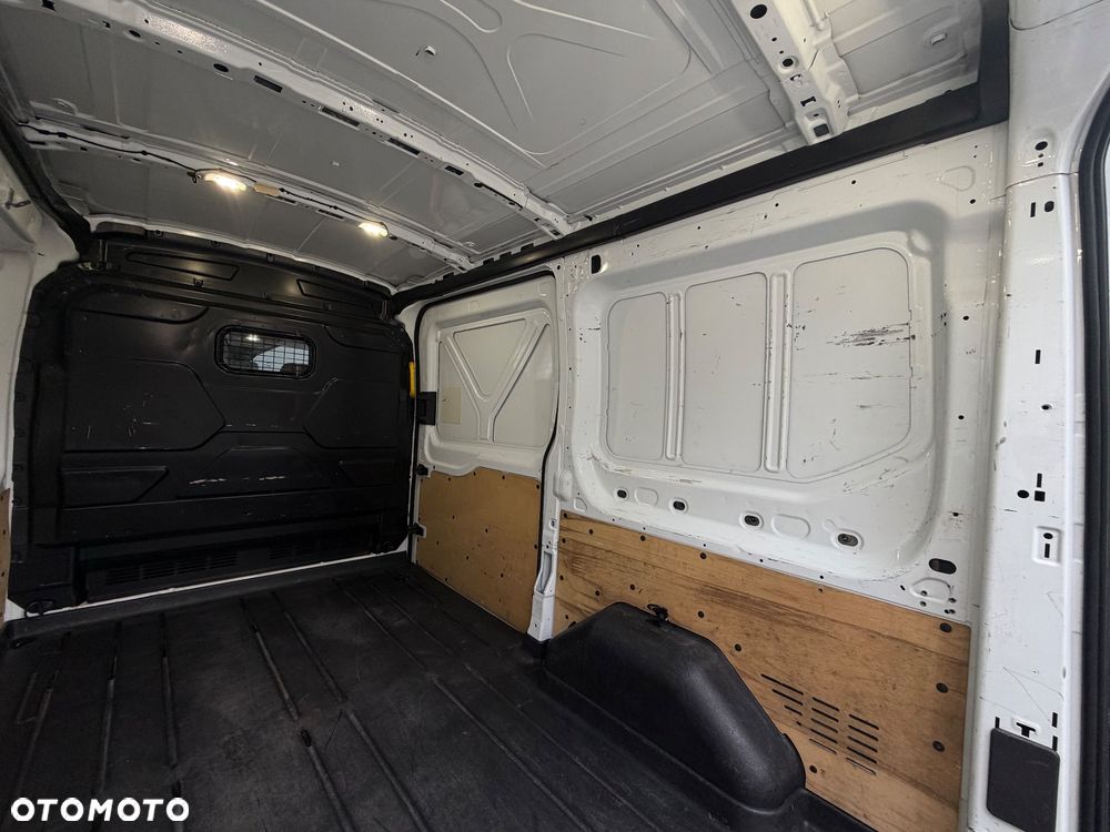 Ford Transit 350M RWD - 11