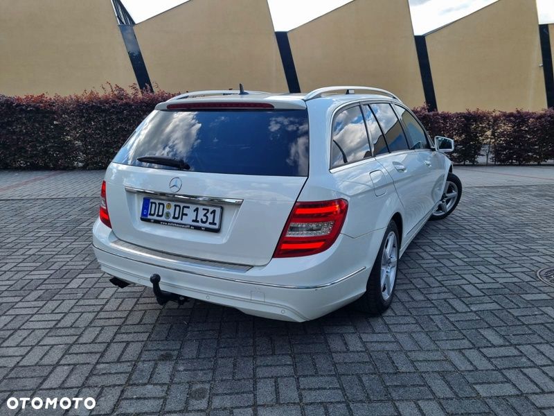 Mercedes-Benz Klasa C 180 CGI BlueEff Avantgarde - 3