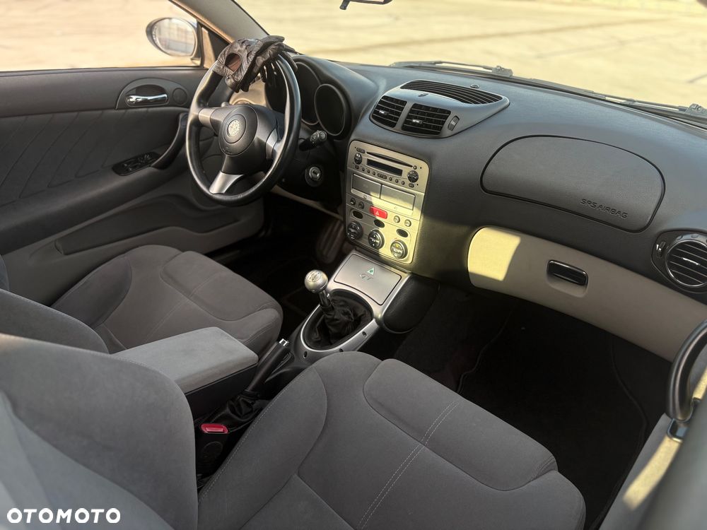 Alfa Romeo GT 1.8TS Impression - 11