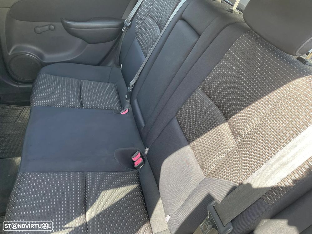 Hyundai i30 CW 1.6 CRDi Classic - 23