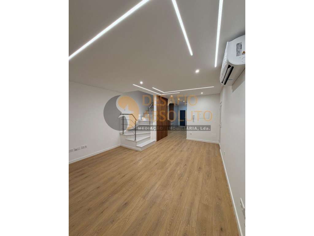 Moradias Geminadas Triplex T3 c/ Garagem - Quinta do Conde - Grande imagem: 3/40