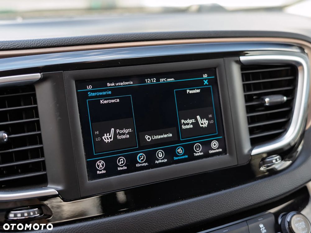 Chrysler Pacifica - 30
