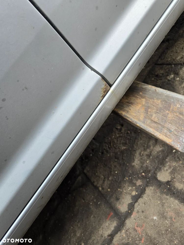 Drzwi lewy przód vw Touran 03-15 w kolorze LA7W - 3