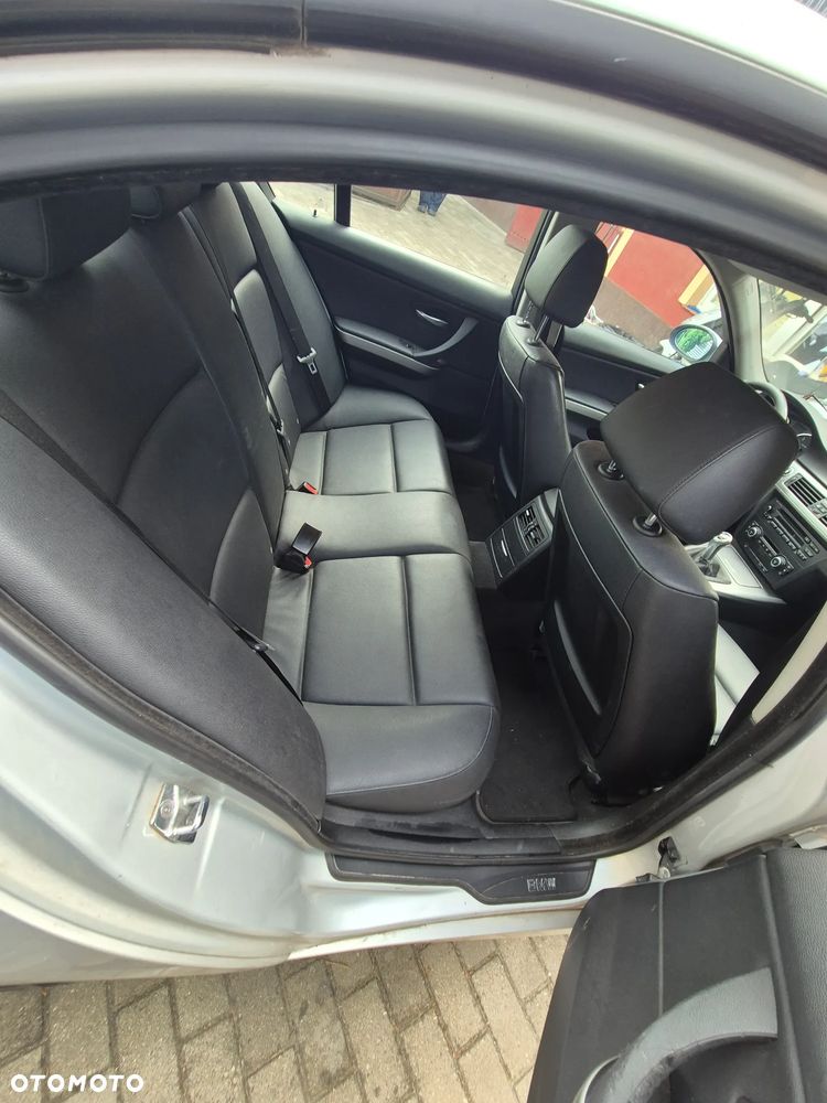 BMW Seria 3 318d - 3