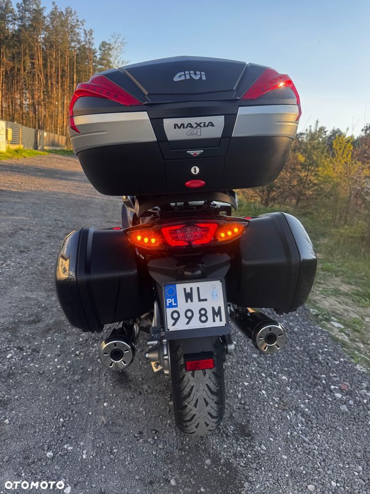 Yamaha FJR - 8