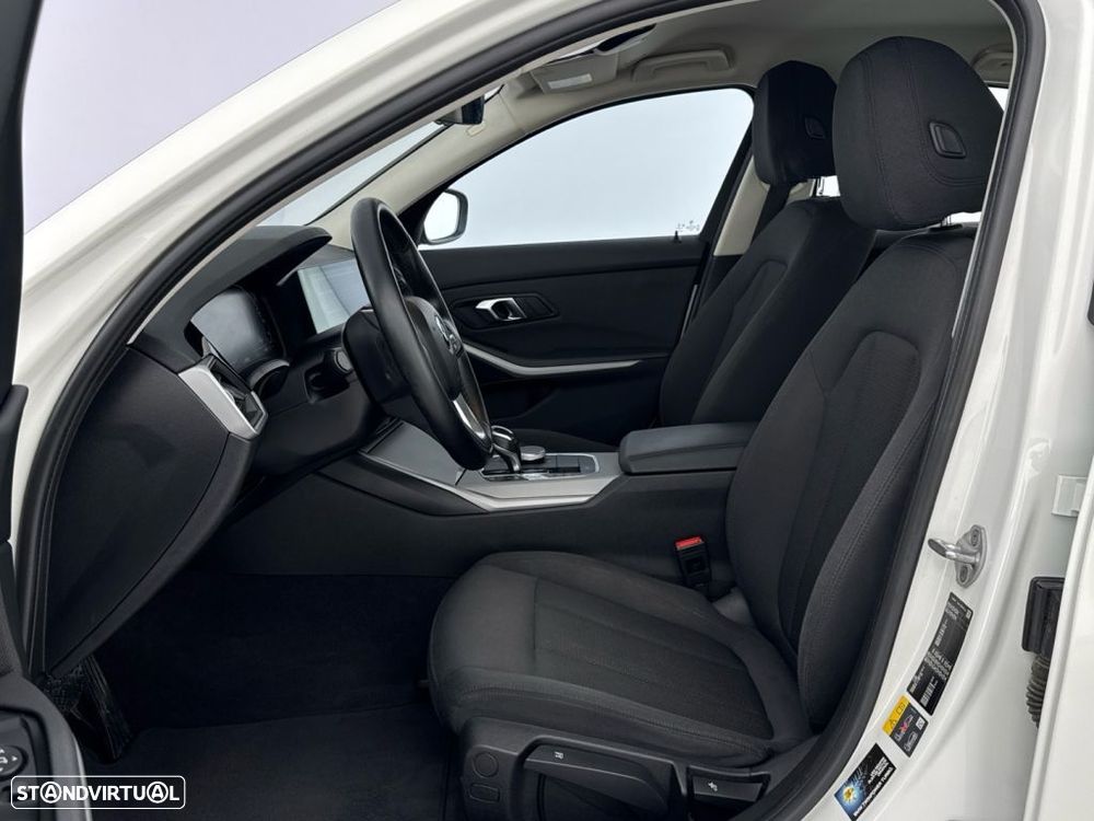 BMW 330 e Auto - 11