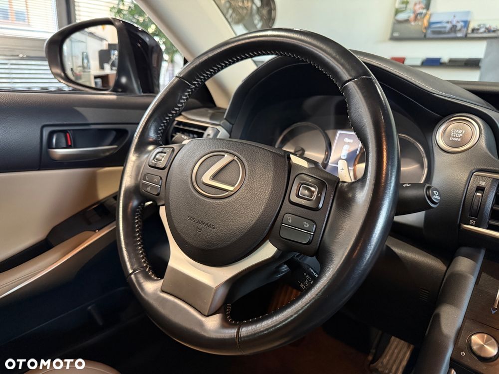 Lexus IS 200t Executive Line - 16