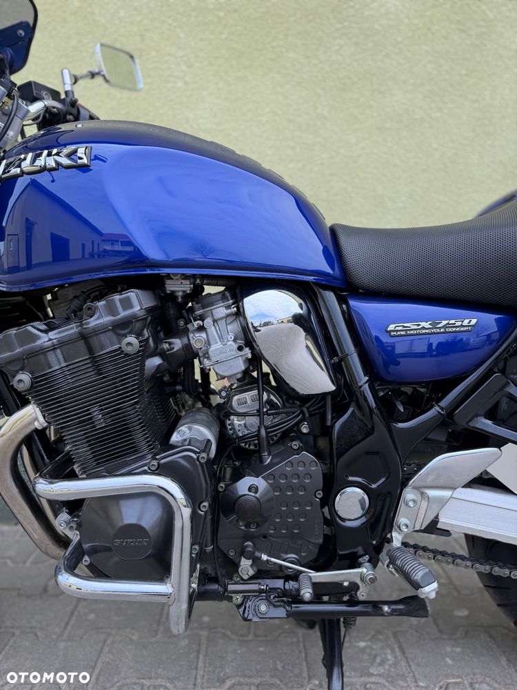 Suzuki GSX - 27