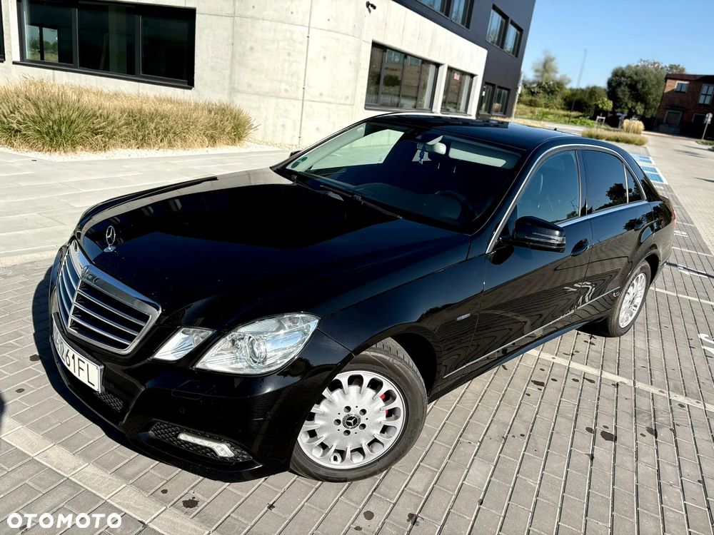 Mercedes-Benz E-Class 2009 photo 2