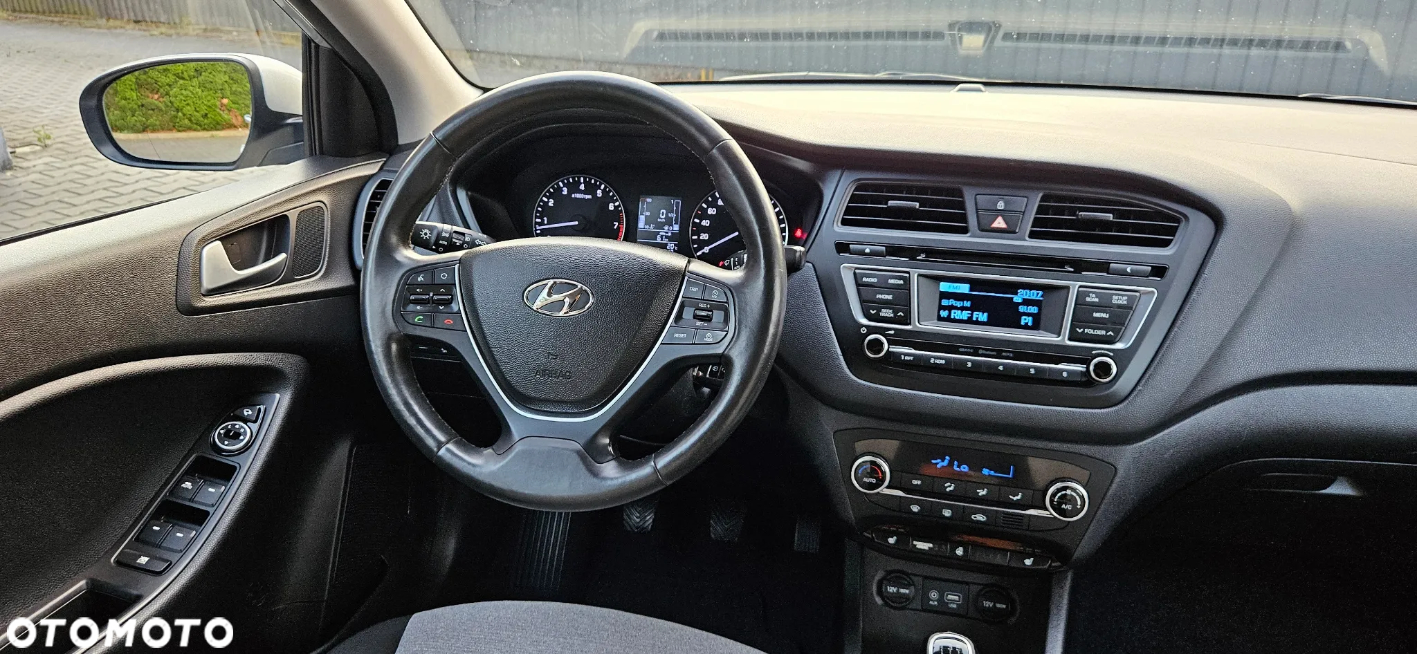 Hyundai i20 1.2 YES Silver - 19
