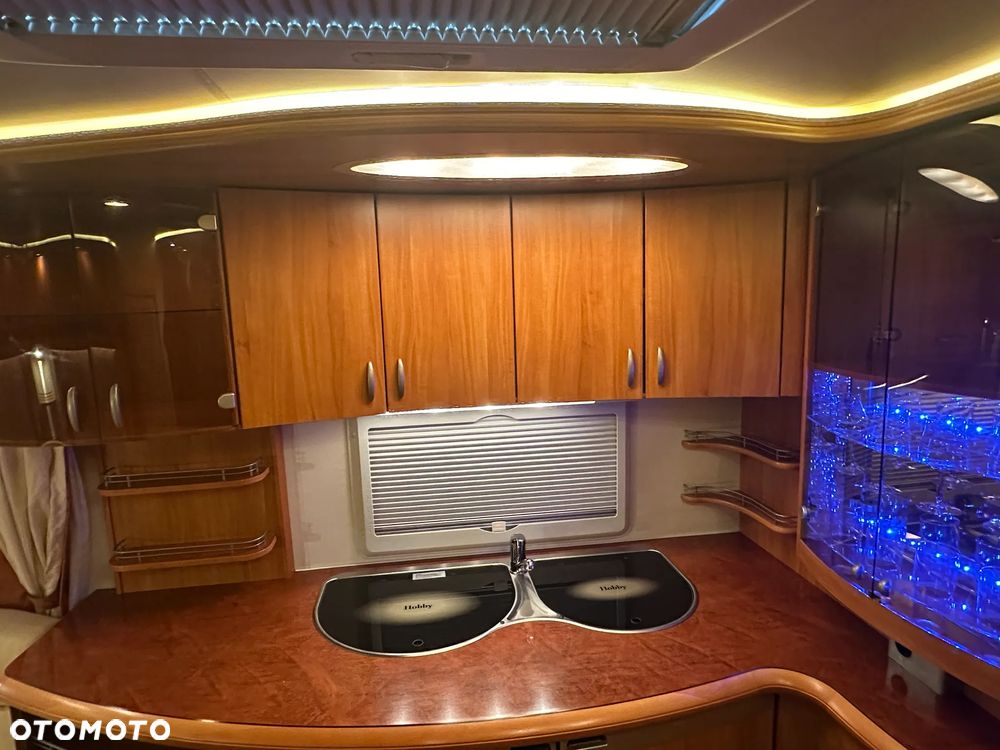 Hobby 560 UFE EXCELSIOR z przedsionkiem Isabella i napędem. - 17