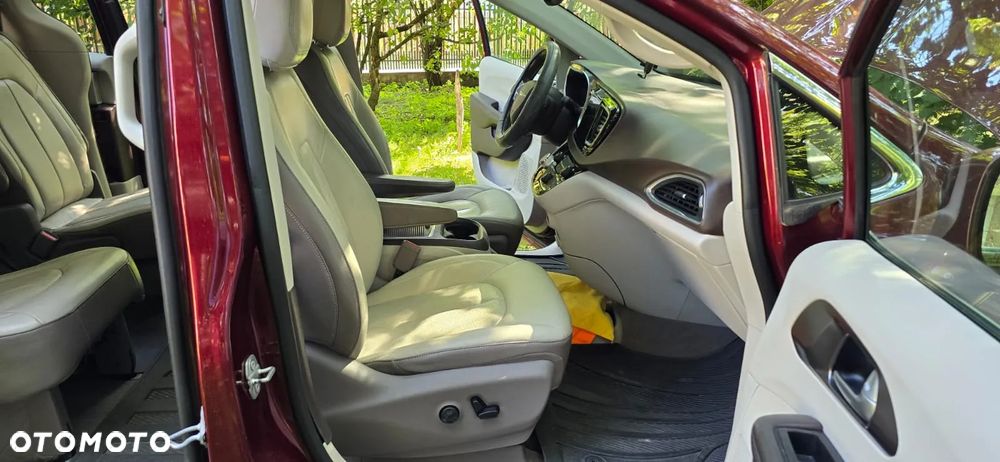 Chrysler Pacifica - 9