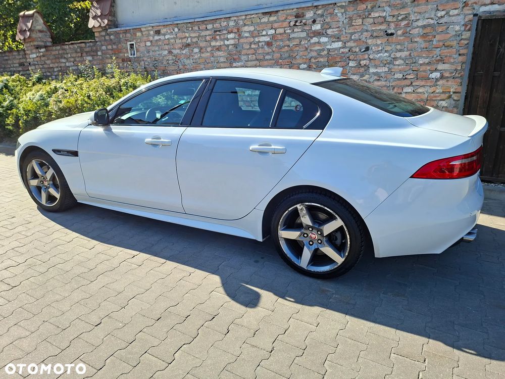 Jaguar XE 2.0 D AWD R-Sport - 2