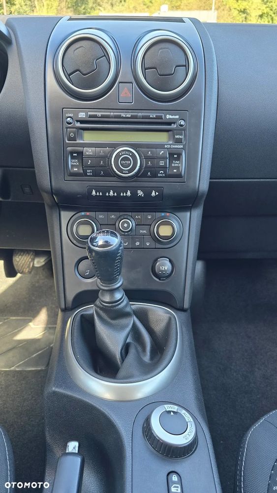 Nissan Qashqai 2.0 4x4 Tekna Premium - 24