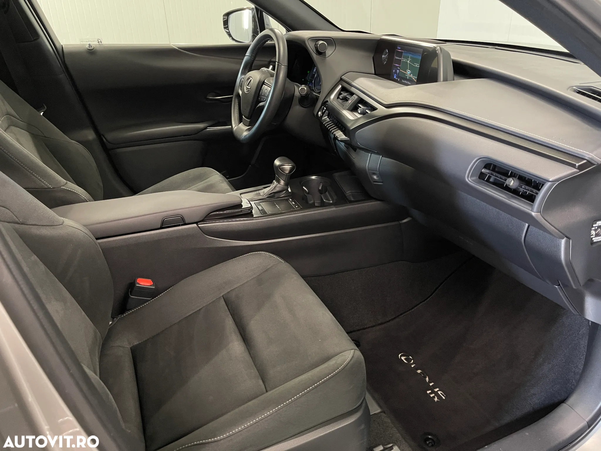 Lexus UX 250h 2.0L HEV 20H- (178 HP) 4X2 CVT Business - 10