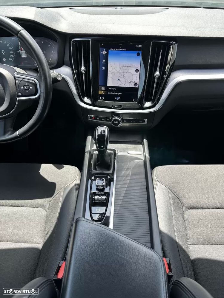 Volvo V60 2.0 D3 Momentum Plus - 50