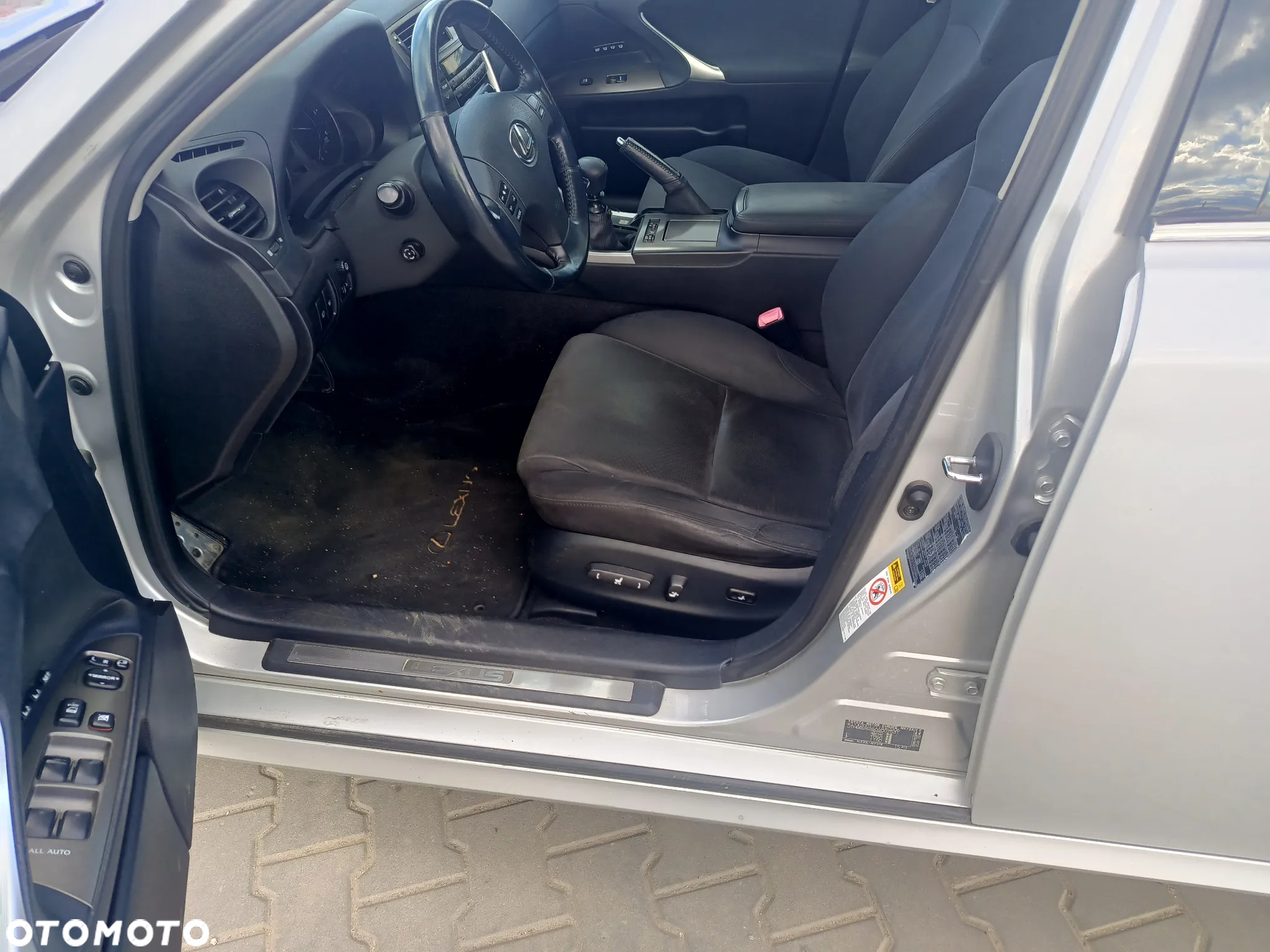Lexus IS 220d - 16
