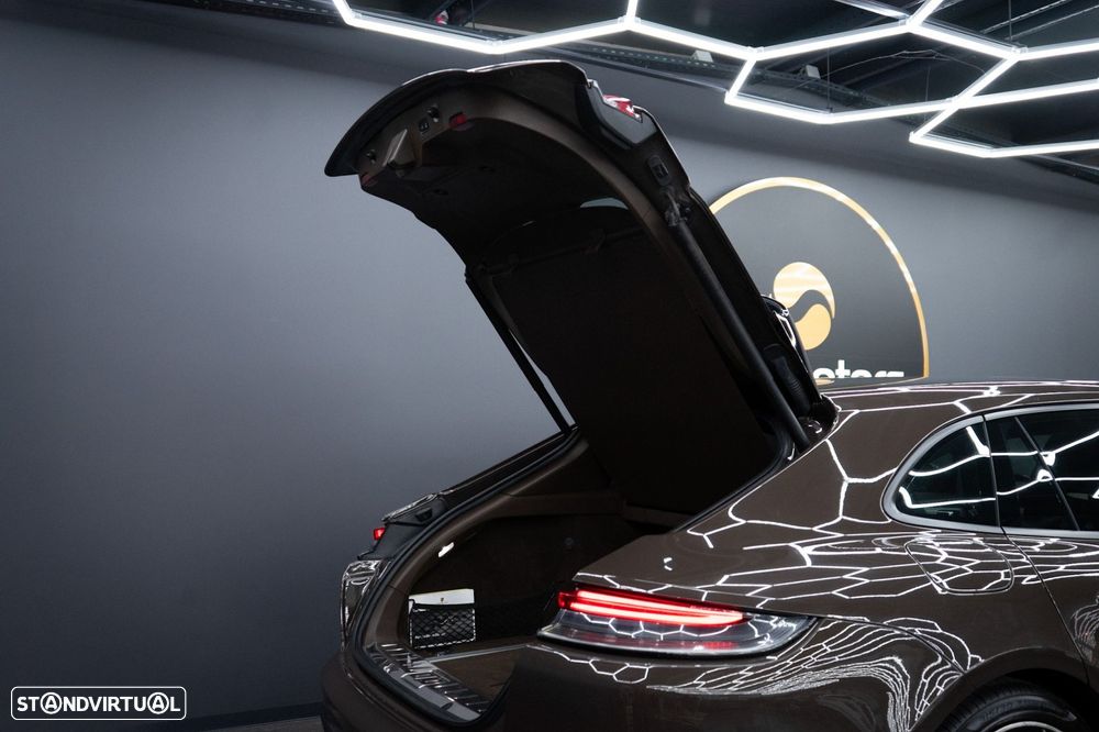 Porsche Panamera Sport Turismo 4 E-Hybrid - 22