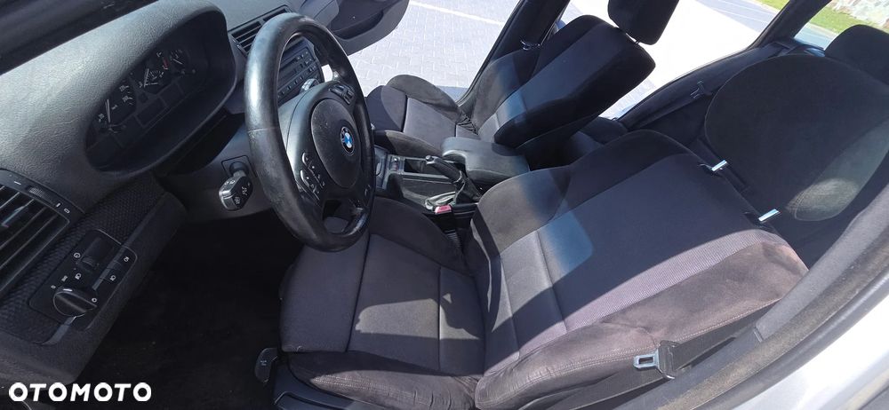 BMW Seria 3 325i Edition Sport - 10