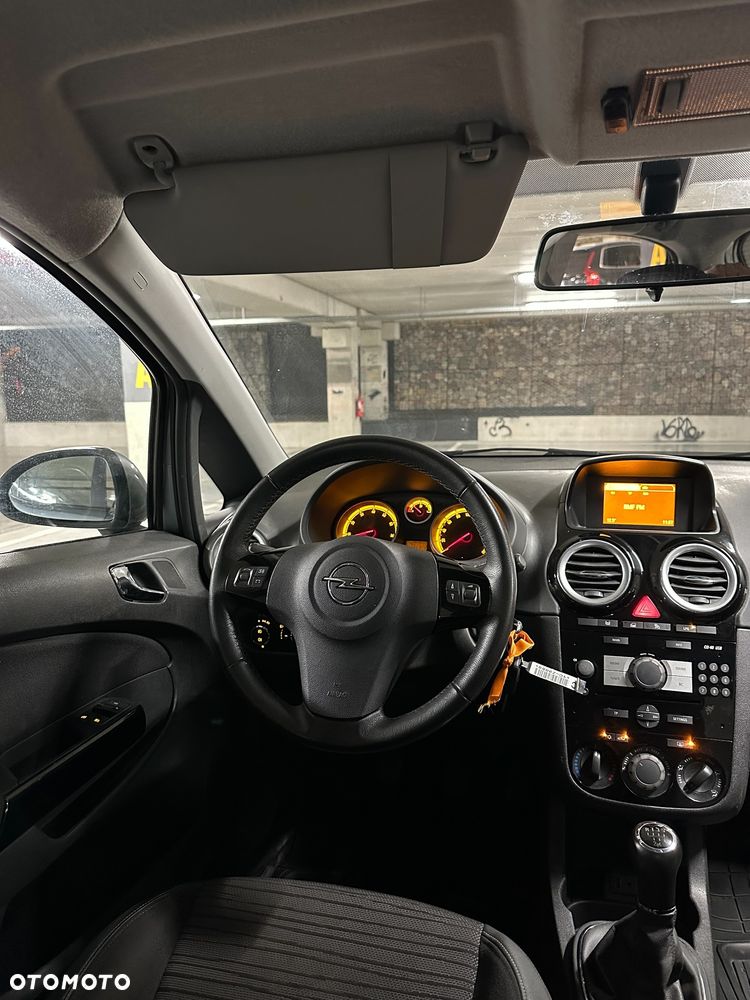 Opel Corsa 1.2 16V Cosmo - 16