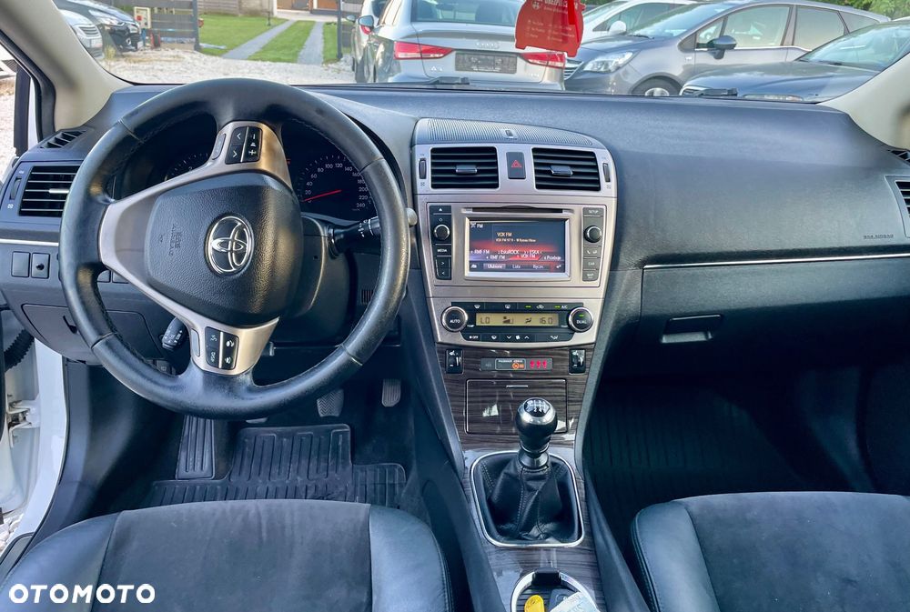 Toyota Avensis 2.0 D-4D Premium - 26