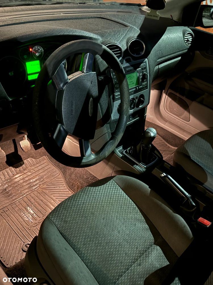 Ford Focus 1.6 TDCi Ambiente DPF - 7