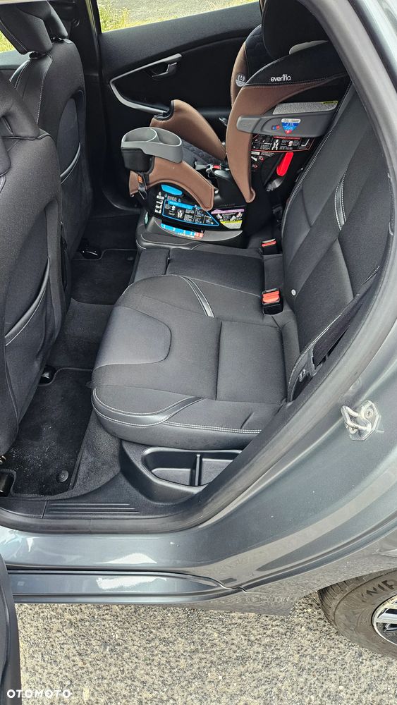 Volvo V40 - 23