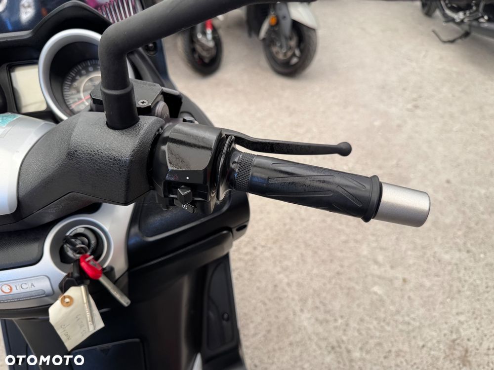 Yamaha X-max - 10